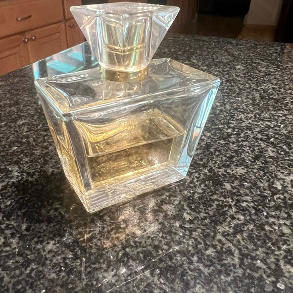 GUESS seductive/  perfume. Excellent floral light scent. Very fresh scent - Picture 6 of 7